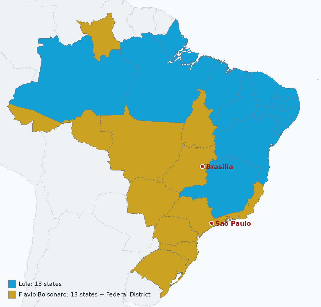 Brazil by state in the runoff, blue for Lula and gold for Flávio Bolsonaro, with Brasilia and Sao Paulo marked. Lula took all nine northeastern states and flipped Minas Gerais by less than a point. Flávio won more units, fourteen to thirteen, and fewer votes.