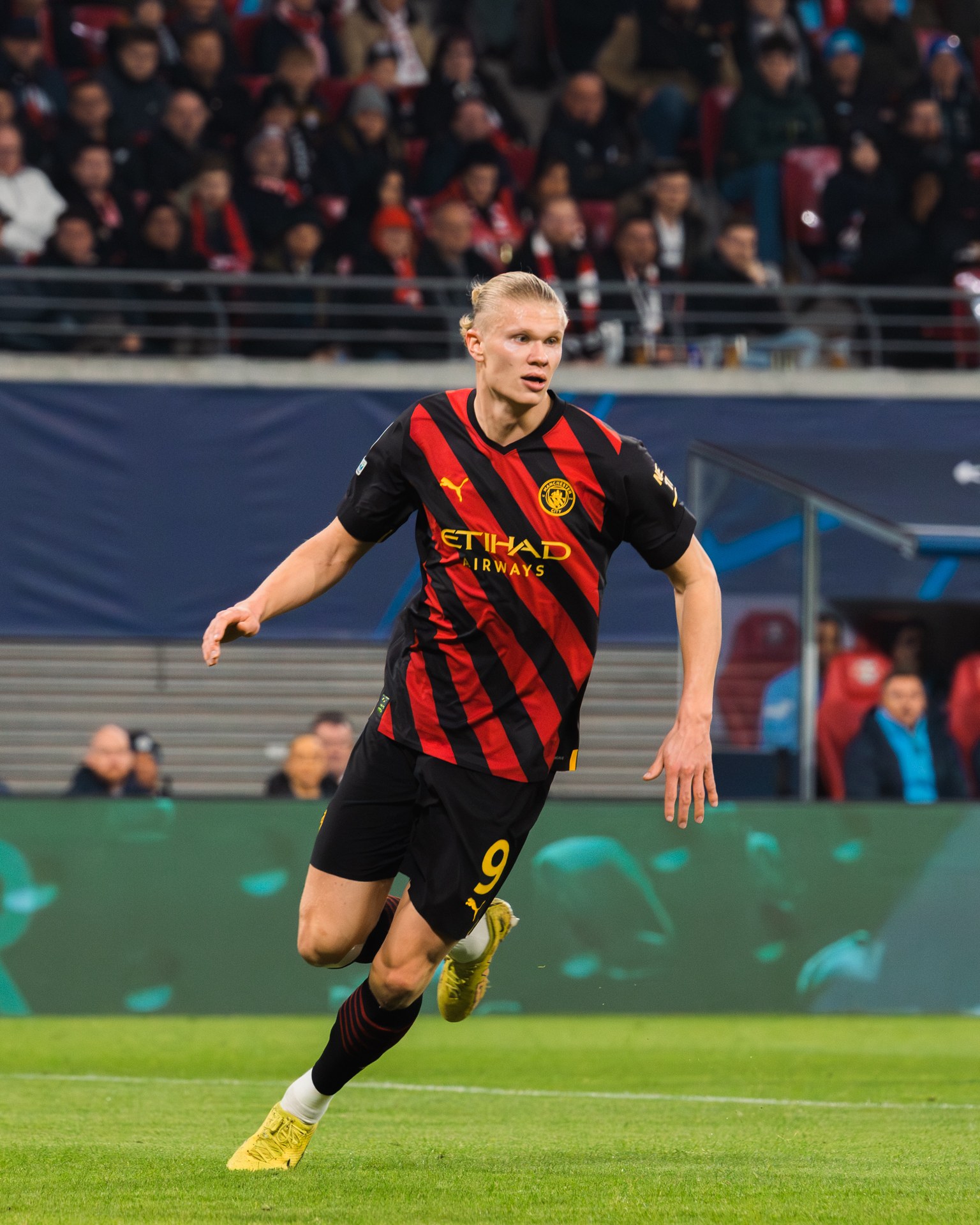 Erling Haaland playing for Manchester City.