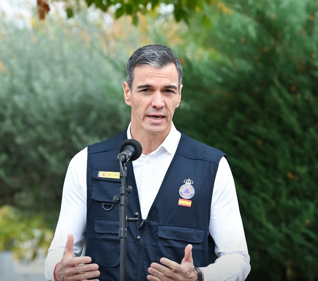 Prime Minister Pedro Sanchez speaking to reporters in Toledo after a meeting at the 112 emergency centre, in a photograph released on October 29. Sanchez said the state was mobilised on the emergency, on finding the cause and on compensating victims' families.