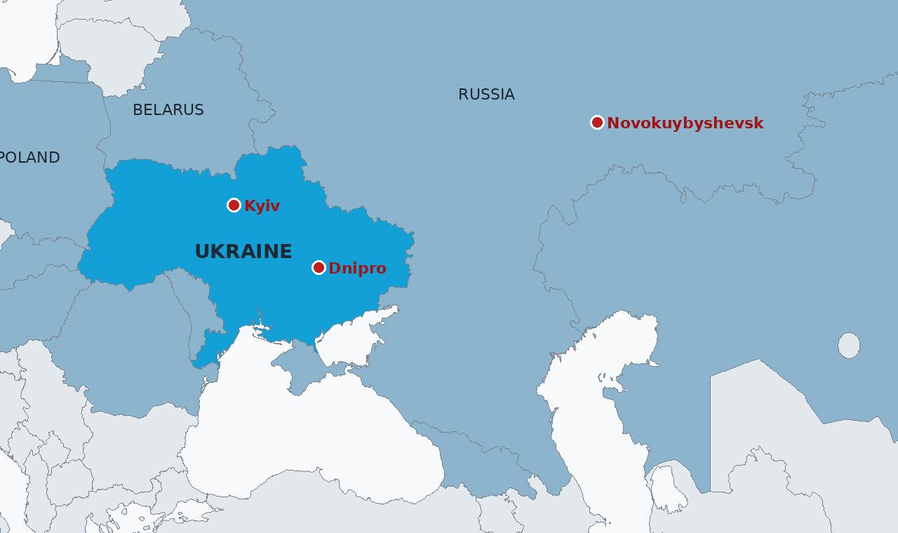 Ukraine in blue and Russia in the paler shade, with Kyiv and Dnipro marked and Novokuybyshevsk marked deep inside Russia in the Samara region, where fires were reported at the Rosneft refinery overnight. Crimea is shown in Russia's shade as Russian controlled.
